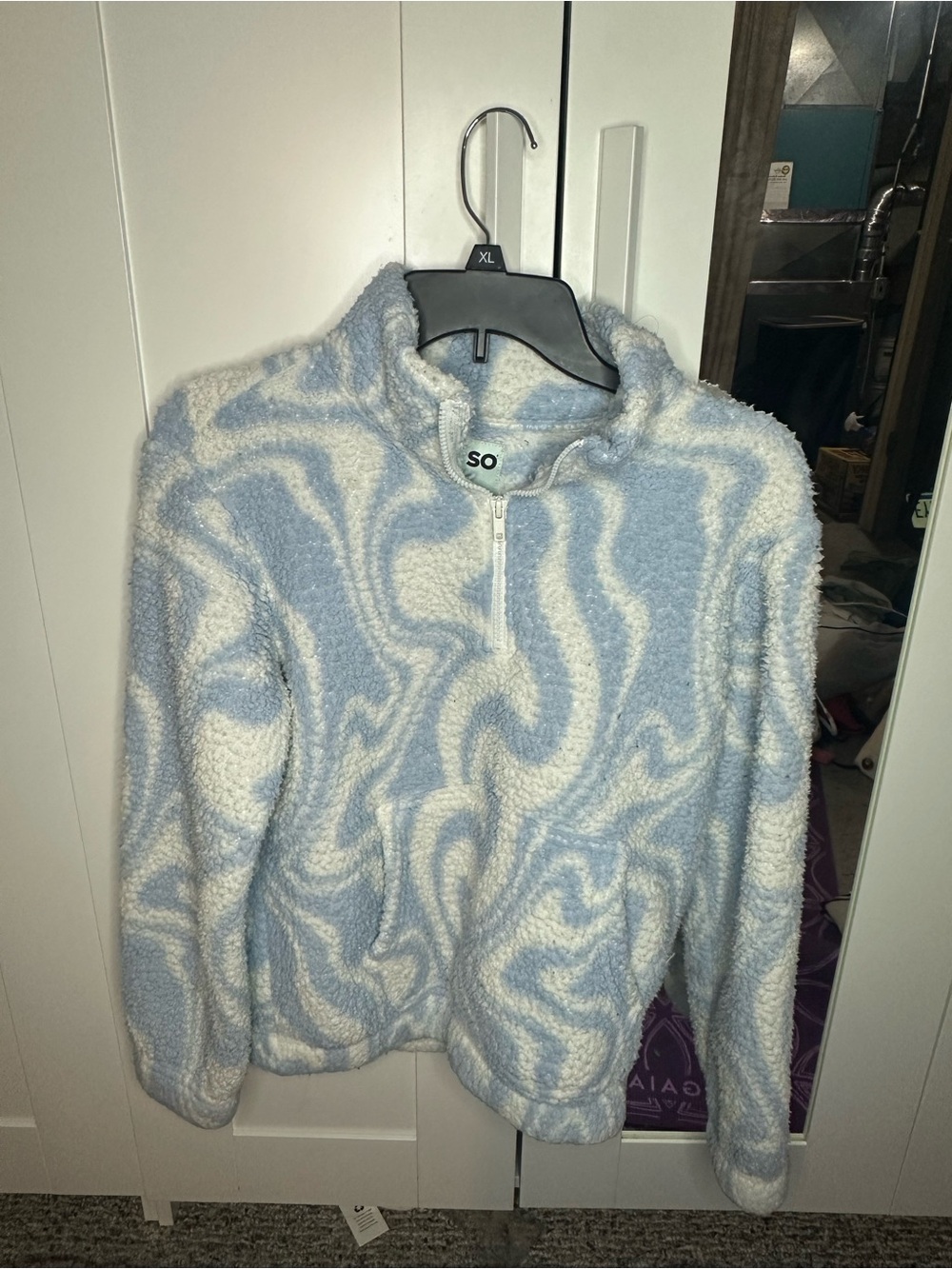 SO Swirl Sherpa Half-Zip Pullover in Light Blue & White